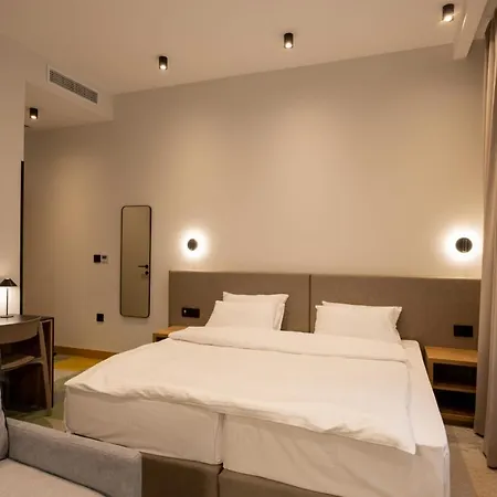 Hop & 4* ベオグラード