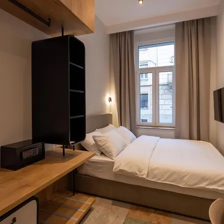 Hop & ゲストハウス 4*