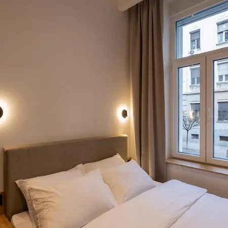 Hop & 4* ベオグラード