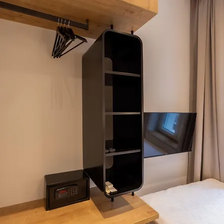 Hop & ゲストハウス 4*